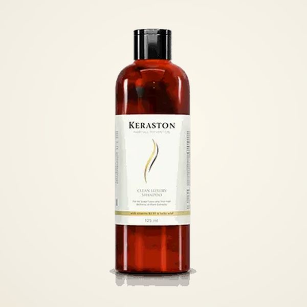 Valkoinen 250 ml:n Keraston-shampoopullo, etiketissä B3, B5 ja lactic acid